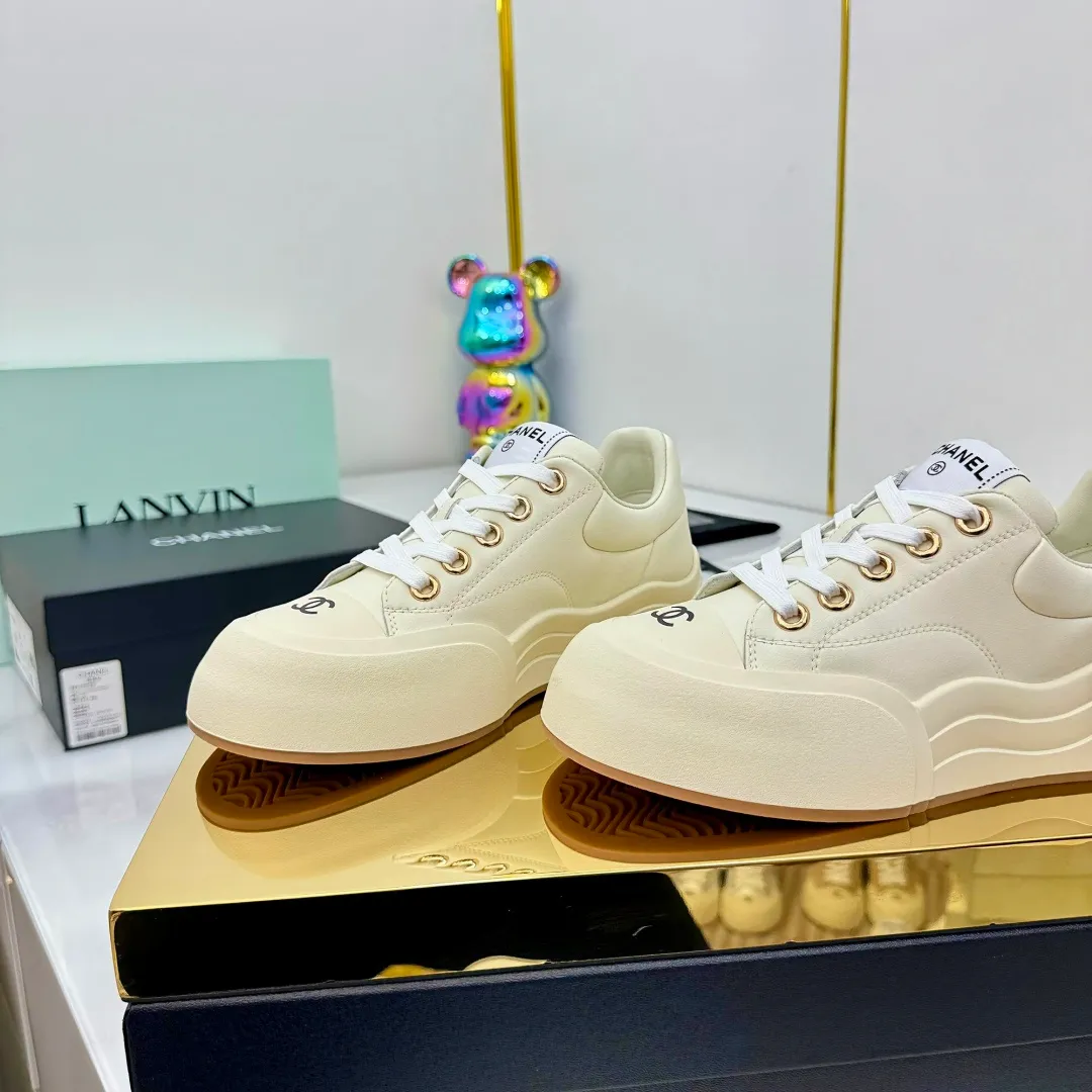 👟👟Ex-factory price 600👟👟 Chanel bread shoes ~ original calfskin panda shoes Chanel 25C latest hot style panda black and white sports shoes casual sneakers Xiaoxiang hot item classic black and white panda color coco girls must pay Fabric: original custom mixed sheepskin lining: original imported breathable mesh lining outsole: Original molded rubber + TPU combination Size: Women's 35-41 👉 👉 👉